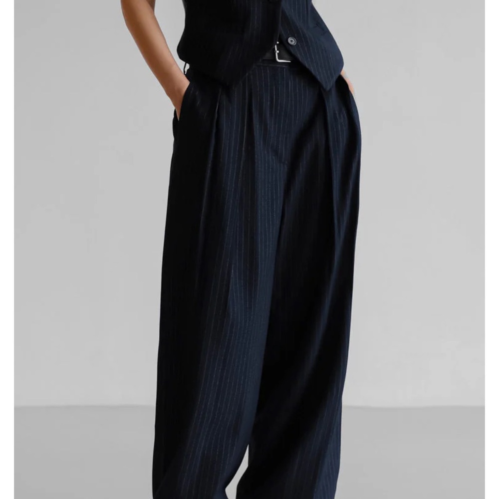 Tansley Pleated Trousers - Navy Pinstripe
